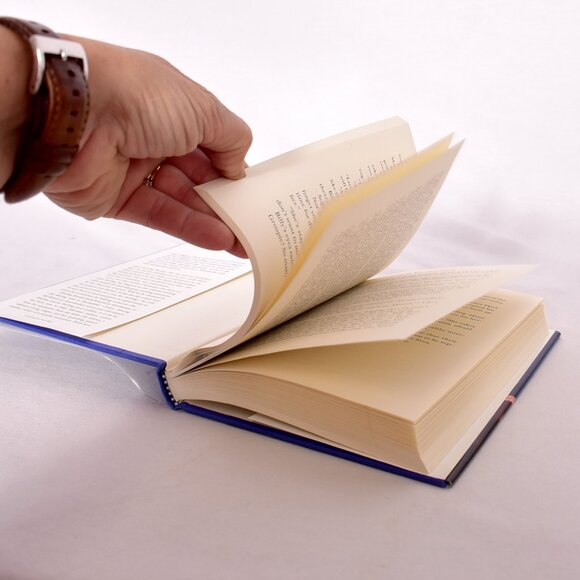 He Sees You When You're Sleeping by Mary Higgins Clark, Carol Higgins Clark - Picture 4 of 7